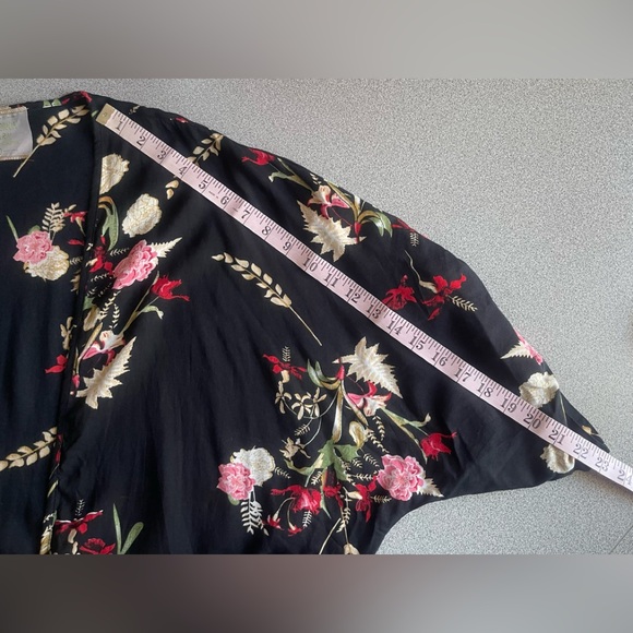 California Moonrise Floral Open Kimono Top Size Medium - Picture 11 of 11